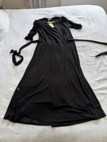 Jolie moi bnwt - moi, wrap